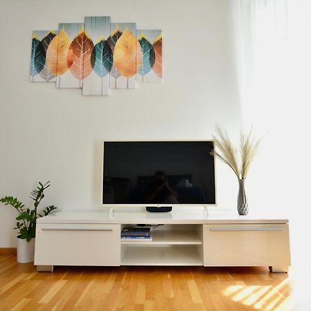 Cozy Apartment Next To The Park Тернополь Экстерьер фото