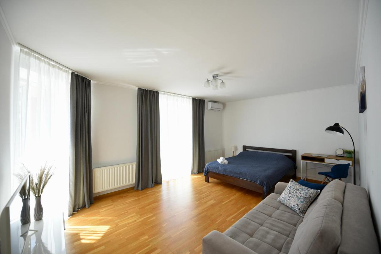 Cozy Apartment Next To The Park Тернополь Экстерьер фото