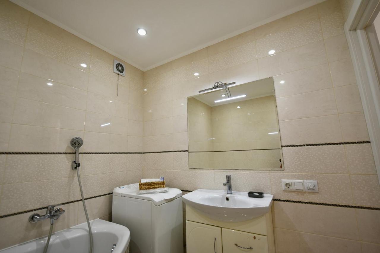Cozy Apartment Next To The Park Тернополь Экстерьер фото