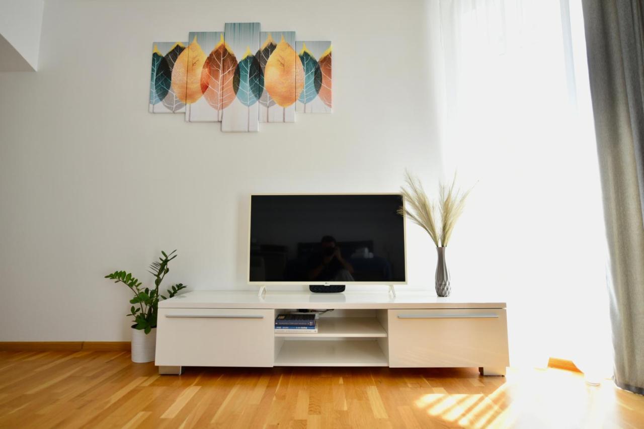 Cozy Apartment Next To The Park Тернополь Экстерьер фото
