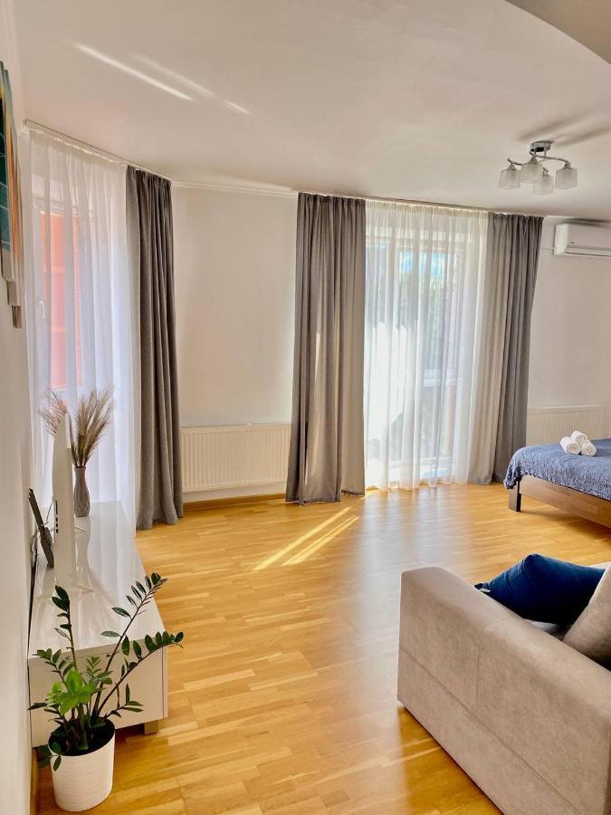 Cozy Apartment Next To The Park Тернополь Экстерьер фото